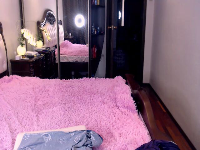 Live sex webcam photo for LizzyMayers #256066271