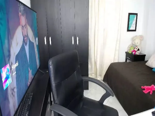 Live sex webcam photo for Mellyp_ #259647746
