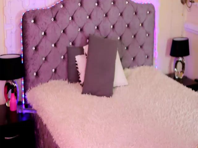 Live sex webcam photo for SashaBrie #256739355