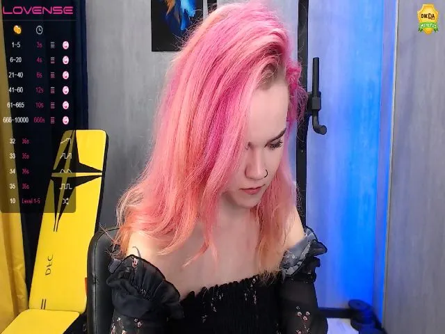 Live sex webcam photo for KerryBlair #258016284