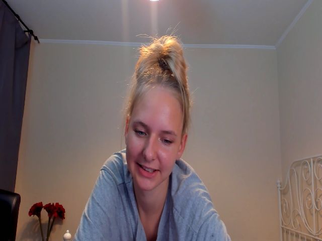 Live sex webcam photo for O1iv1a #263263383