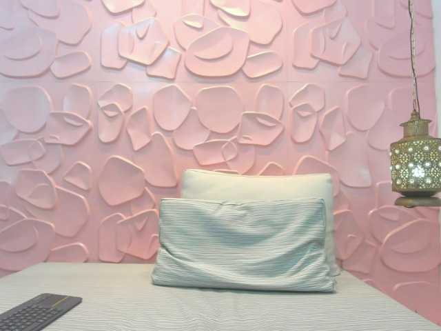 Live sex webcam photo for PenelopeRusso #248360875