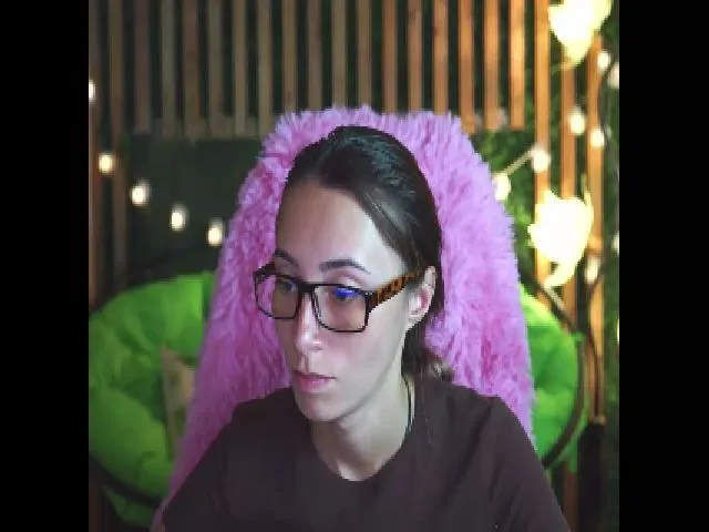 Live sex webcam photo for amyjune01 #252543104