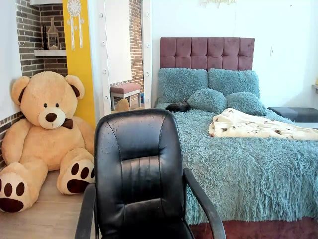 Live sex webcam photo for Amapola7 #259492756