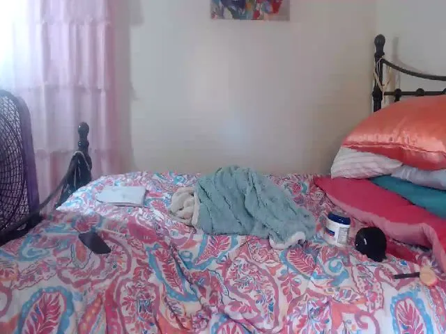 Live sex webcam photo for GiovanniD1 #254703877