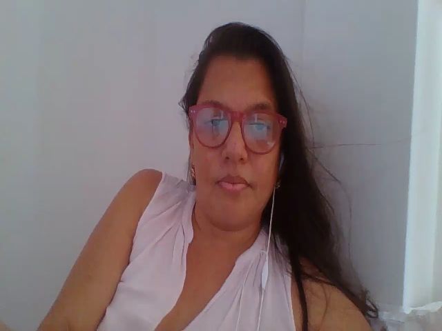 Live sex webcam photo for SweetLola01 #254554080