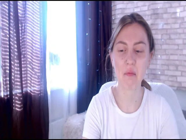 Live sex webcam photo for CumMeaRiver #261788483