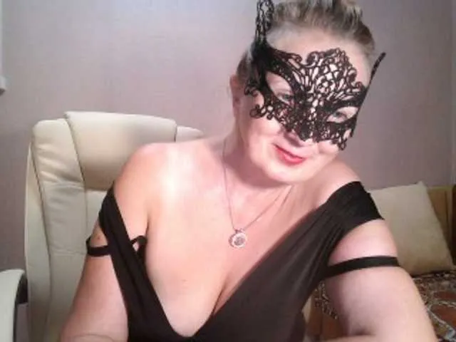 Live sex webcam photo for leeloofire #253007325