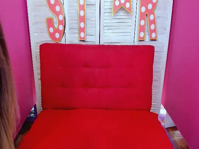 Live sex webcam photo for CassieMilrose #259039148