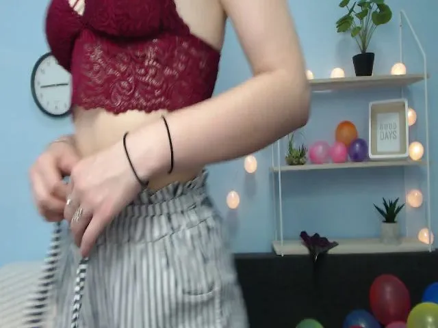 Live sex webcam photo for MollyTravis #254049637