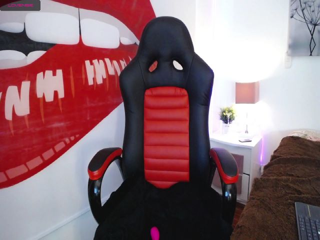 Live sex webcam photo for NicolSaenz #260901460