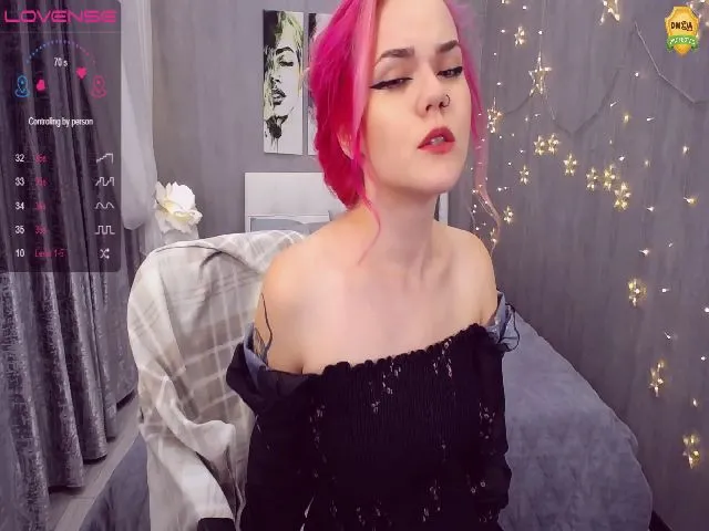 Live sex webcam photo for KerryBlair #255548731