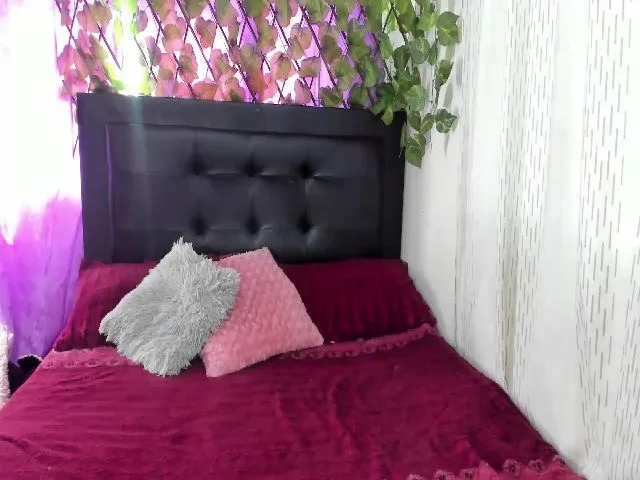 Live sex webcam photo for Holly_rosee #262256716