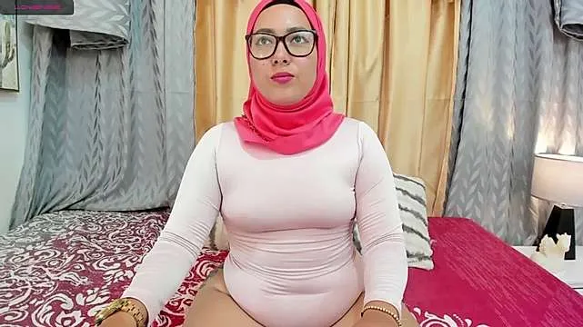 Live sex webcam photo for seelatifa #243854603