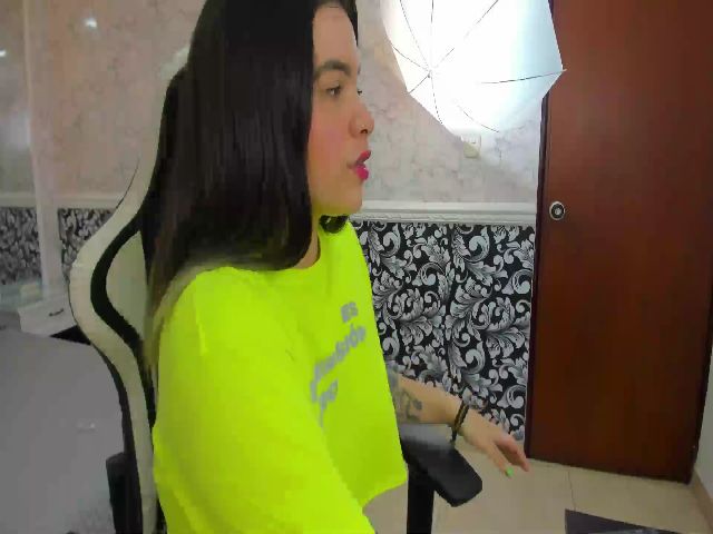 Live sex webcam photo for CurvyBlue #260191346