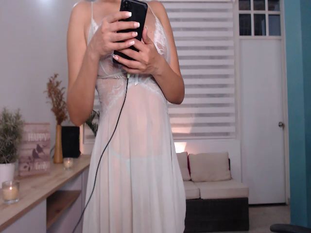 Live sex webcam photo for AngelaMar #253651197