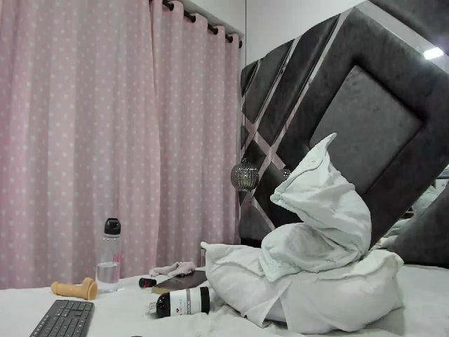 Live sex webcam photo for Violeta_aroca #287856431