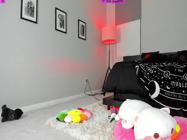 Live sex webcam photo for KasaraWood #254392068