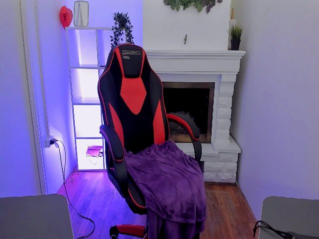 Live sex webcam photo for HelenCarter #256616223