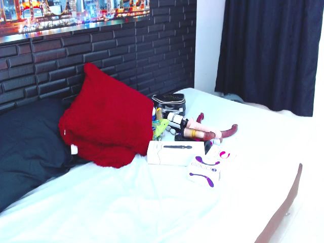 Live sex webcam photo for Samantha_25_ #262131311