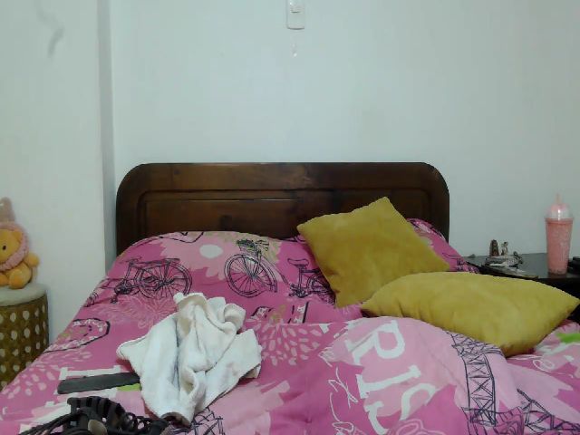 Live sex webcam photo for Cailyn_Hot1 #264928063