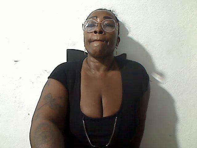 Live sex webcam photo for Assbigxhot9 #253944540