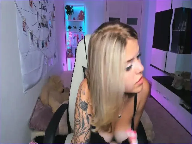 Live sex webcam photo for CristalAlice #261236095
