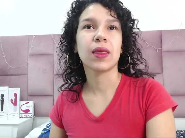 Live sex webcam photo for karolkat69 #241412192