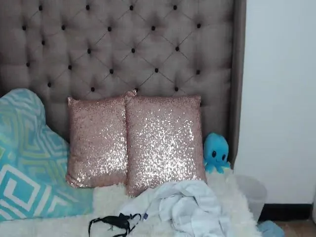 Live sex webcam photo for GreenBlondie #253532138