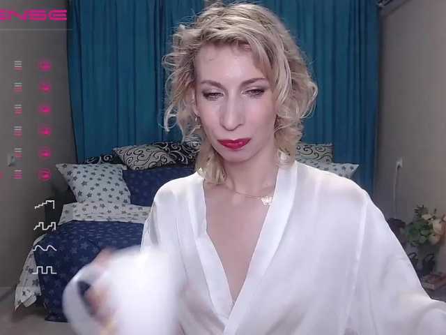 Live sex webcam photo for KirstenDesire #262221313