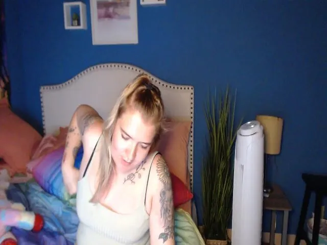 Live sex webcam photo for SnowWhiteXxxx #265313433