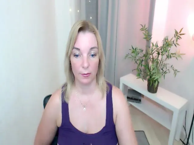 Live sex webcam photo for ReganLovely #261850550