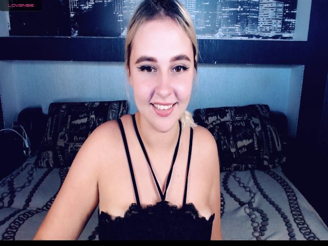 Live sex webcam photo for LindaRichXX #264750847