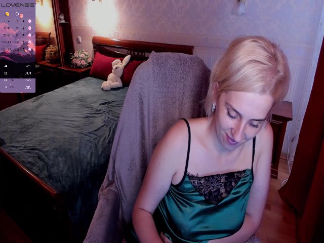 Live sex webcam photo for VictoriaJons5 #252793292