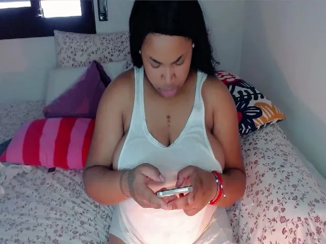 Live sex webcam photo for AmberCrosss #261457244