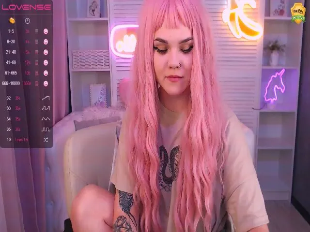 Live sex webcam photo for KerryBlair #255044150