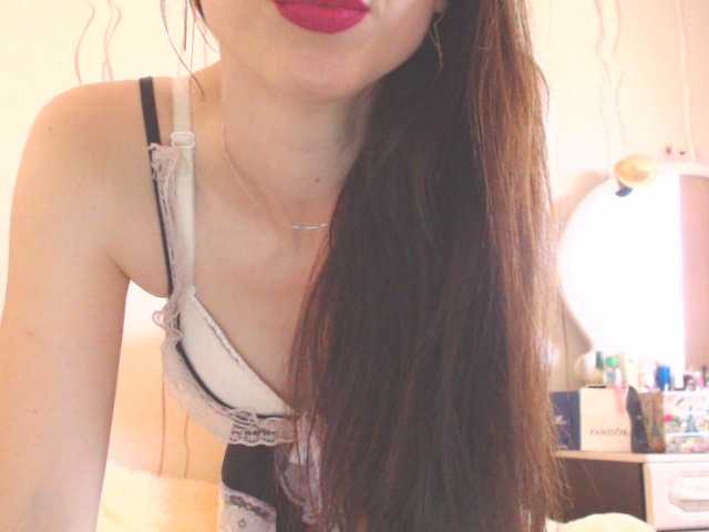 Live sex webcam photo for SexyQueen333 #245259733