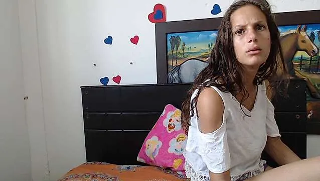 Live sex webcam photo for latina19 #244061424