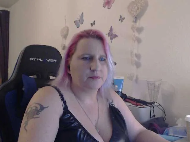 Live sex webcam photo for DrachenLady39 #240956048