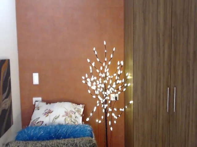 Live sex webcam photo for Forevermanu #261344515