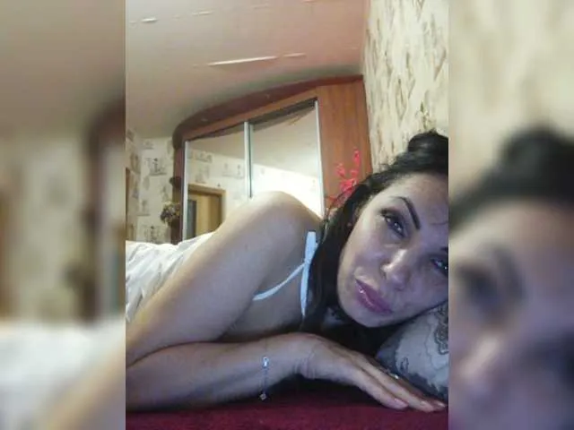 Live sex webcam photo for LouiseJenkin #257703550