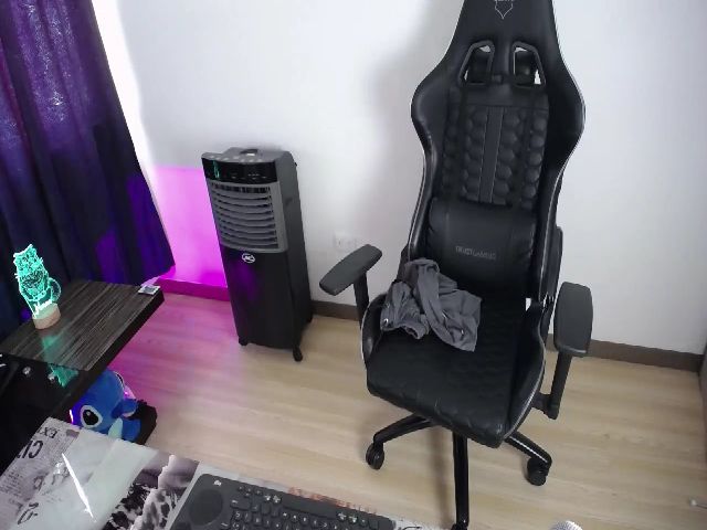 Live sex webcam photo for BiancaMiller #253845328