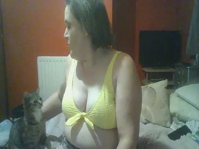 Live sex webcam photo for YUMMYMUMMY39 #256047309