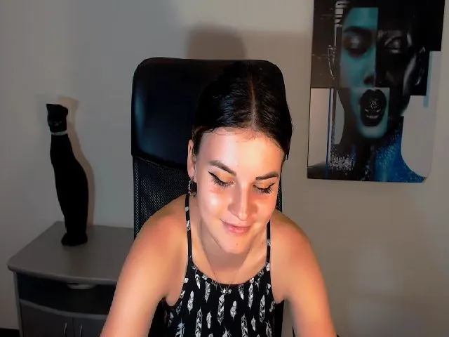 Live sex webcam photo for EmilyFar #263016354