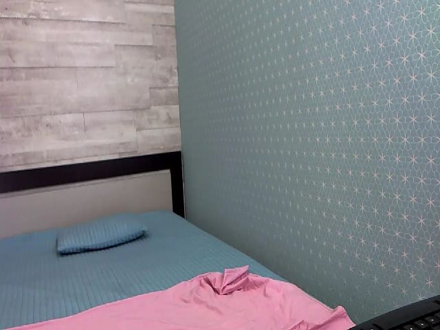 Live sex webcam photo for HugeBoobsErin #259729087