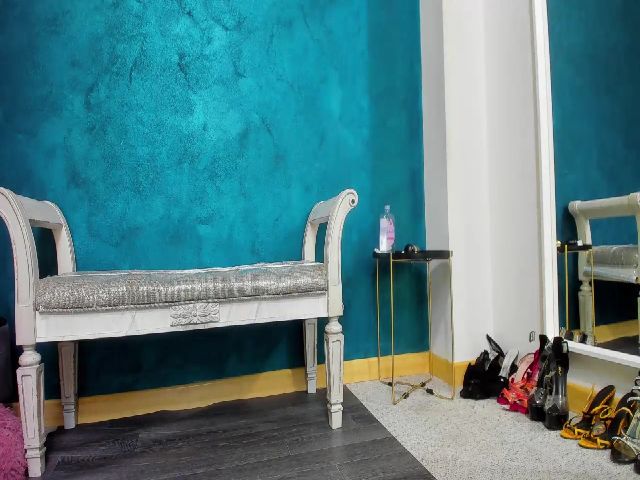 Live sex webcam photo for MayaHelen #254397628