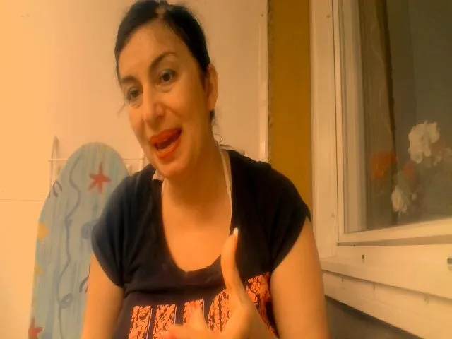 Live sex webcam photo for EmilyBelly #264249807