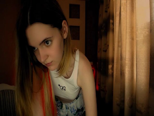 Live sex webcam photo for Ella_Hudson #253025155