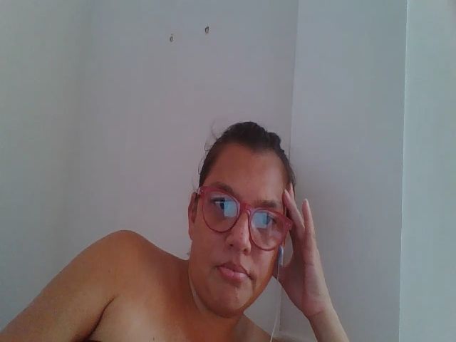 Live sex webcam photo for SweetLola01 #265137224