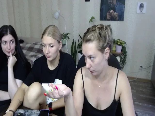 Live sex webcam photo for Emi_lywild #256188006